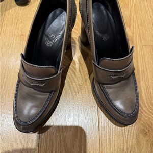 Tod’s classic heeled loafers size 37.5